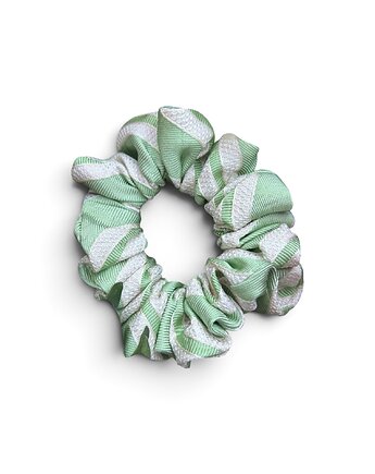 Jedwabna gumka scrunchie z upcyclingu, Lush from trash
