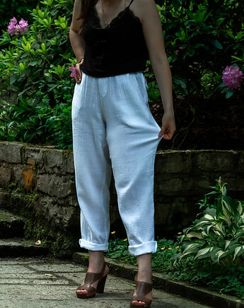 Naturalne białe damskie spodnie z bawełny z kieszeniami, Lariko Studio
