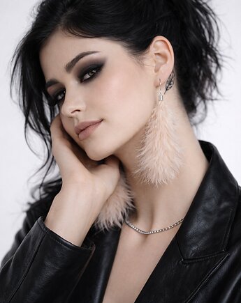 Kolczyki z piór jadeit, Ajdacho