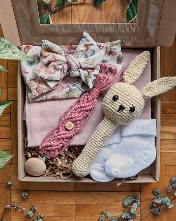 Grzechotka amigurumi króliczek - zestaw prezentowy noworodka, OSOBY - Prezent dla dzieci