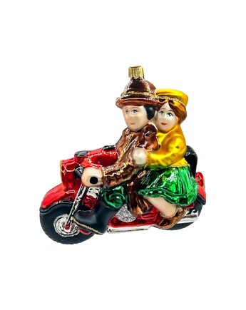 Bombka choinkowa: Para na motocyklu, Syn Bombkarza