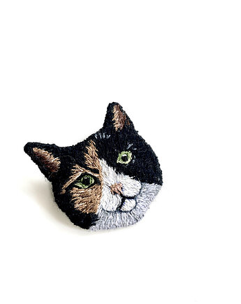 Broszka KOT UNIKAT - haft ręczny, SewNSpray