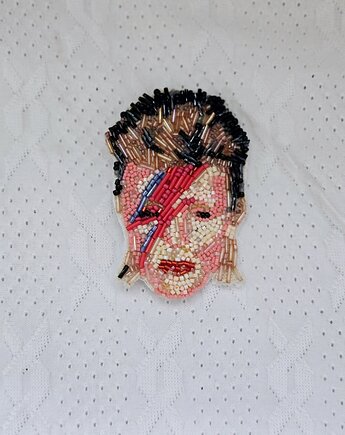 Broszka ręcznie wyszywana Bowie, Katarzyna Małecka pmd