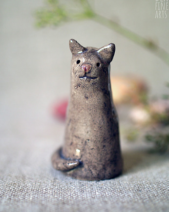 Kotek, mini rzeźba, figurka ceramiczna kot, Bea Fine Arts