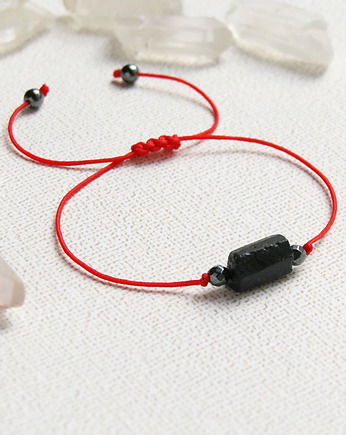 Ochronna bransoletka - czarny turmalin : czerwony sznurek, kaktusia