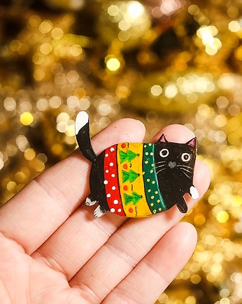 Broszka czarny kot w świątecznym swetrze, Pintura