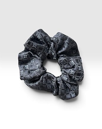 Jedwabna gumka scrunchie z upcyclingu, Lush from trash