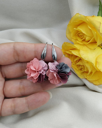 Małe kolczyki kwiatki bordo mauve grafit, Soutacheria