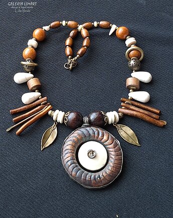 Wisiorek w kolorach ziemi w stylu boho z ręcznie wypalanej ceramiki handmade, Galeria Limart