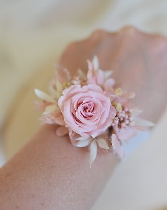 Korsarz komunijny na rękę z pudrową różą, ozdoba na świecę, Projekt wianki