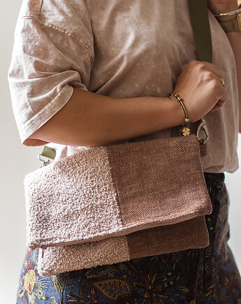 Pudroworóżowa składana kopertówka, raspberi