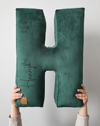 Poduszka metryczka litera, literka velvetowa, inicjały - kolor do wyboru, Mama Otula