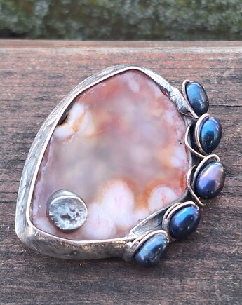 Agat i perły - broszka, po drugiej stronie lustra