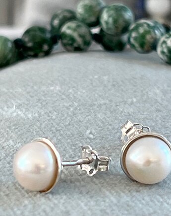 :   Eleganckie Srebrne Kolczyki Sztyfty z Klasycznymi Perłami, Ade Art