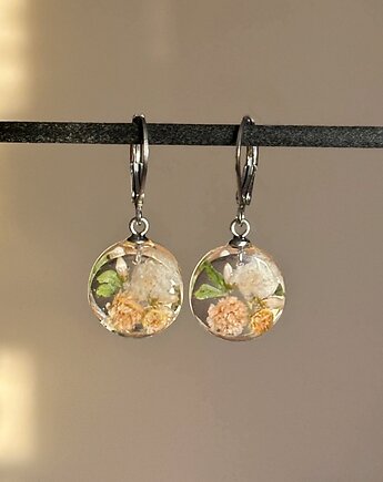 Kolczyki z  gipsówką, Colie