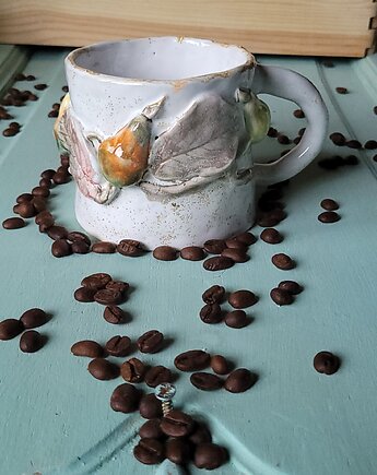 Ceramiczny kubek z motywem gruszki., Galeria Pod Rotuzem