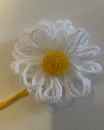 Kwiatek z włoczki z pomponem 8 cm, Lovekulkowe