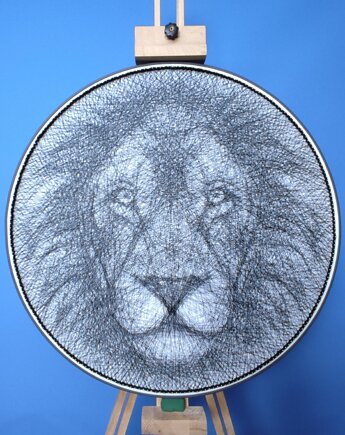 Lew Lion Znak Zodiaku - Fotorealistyczny unikalny Obraz z Nici String Art 60cm, Błażej co ty pleciesz