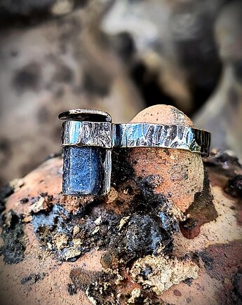 Blue Eye pierścionek srebro oraz surowy szafir, ZIĘBA