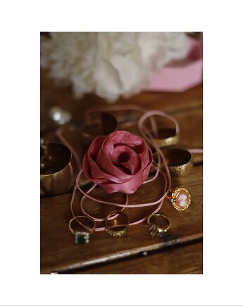 Jedwabny różowy choker, Celina Parysów