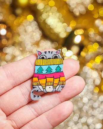 Przypinka z kotem Hirkiem w swetrze, Pintura