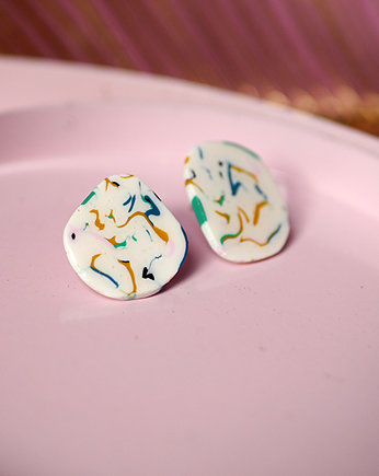Nieduże sztyfty asymetryczne ameba białe marble, MODELINOVA