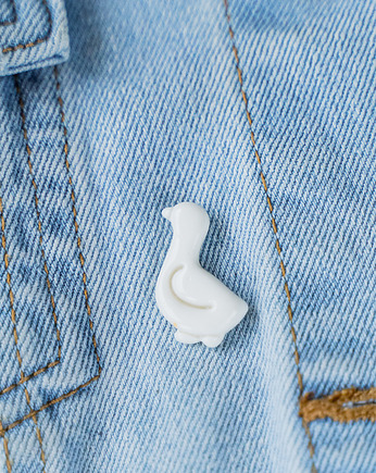 Porcelanowa broszka GĄSKA, rękoczyny