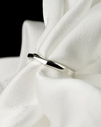 Srebrny drobny minimalistyczny sygnet damski Mica- Pinky ring-, Her Ring Biżuteria