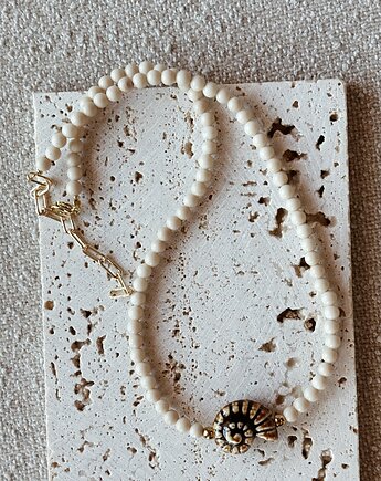 Naszyjnik damski Kamień rzeczny z muszlą ceramiczną, Chmolowska Jewellery