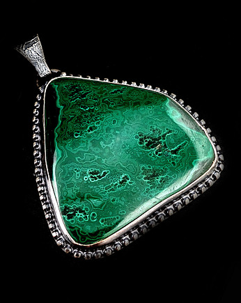 Amulet z malachitem, Pracownia Neores