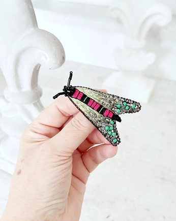 Broszka ĆMA 12 ręcznie haftowana przypinka owady motyle, HAART