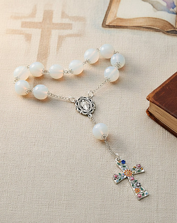 Ręcznie wykonana dziesiątka różańca z białym opalitem, Yamira Art Studio