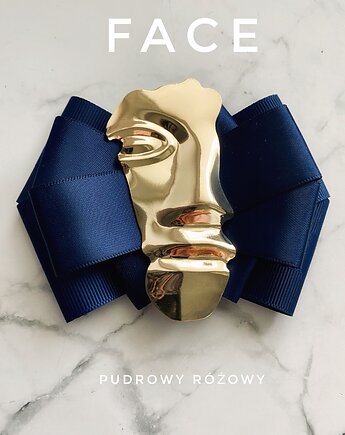 Brosza z Kolekcji FACE ze stylową metalową twarzą New, Pudrowy Różowy