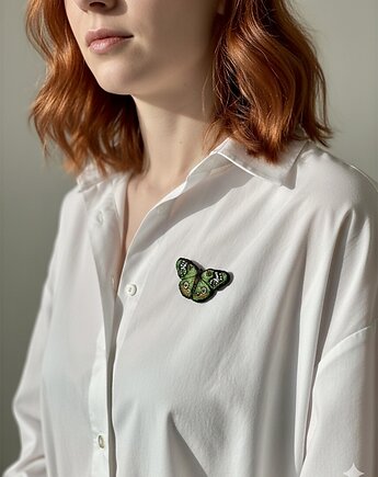 Broszka UNIKAT - ręcznie haftowany, zielony motyl, SewNSpray