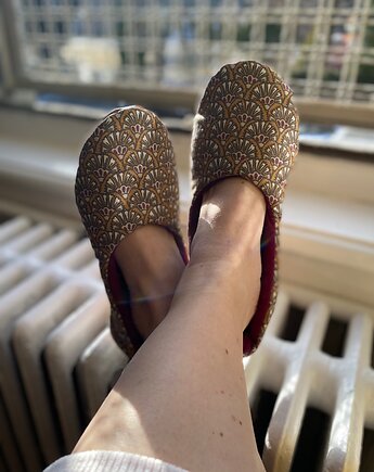 Kapcie brązowe w kwiatki r.39, be- być i tworzyć