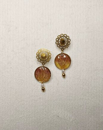 Piękne kolczyki z płatka hortnesji z hematytem i perełką słodkowodną, Blask Natury