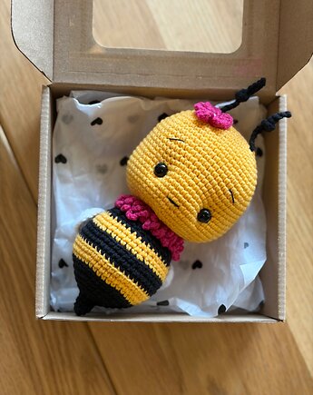 Pszczółka na szydełku maskotka dla dziewczynki, prezent dla dziecka, HANDMADE crochet by Klaudia