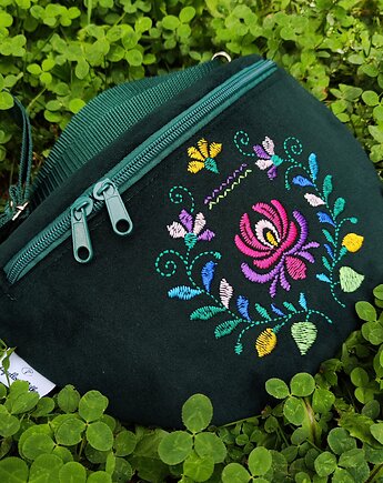 Nerka półksiężyc folk, Zapętlona Nitka