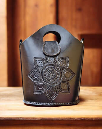 Torebka skórzana Naay czarna ręcznie robiona z grubej skóry unikatowa, SempreArte