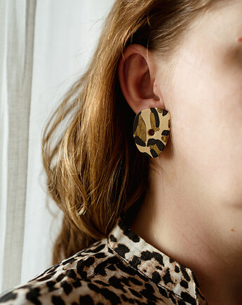 Wiszące kolczyki sztyfty w panterkę, Dwie Gliny