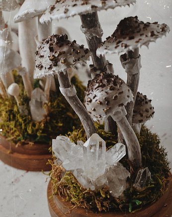 Dekoracja z grzybami - szklany klosz kopułka z Kaniami, MiloMaluje
