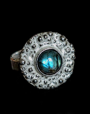 Pierścionek z labradorytem w deszczu srebra, Pracownia Neores