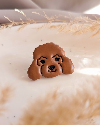 Pin przypinka z pudlem broszka z wizerunkiem pudla, pies pudel, Dary Rusałki