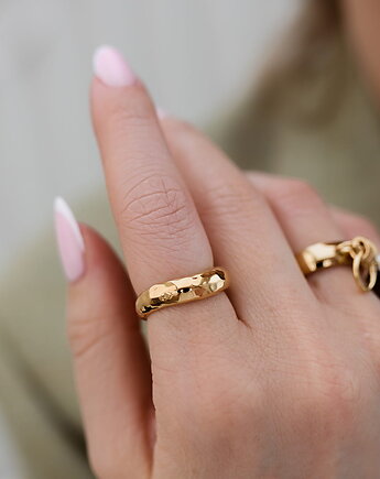 Złoty pierścionek młotkowana obrączka ze stali chirurgicznej, Paraiso