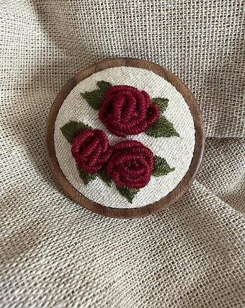 Ręcznie haftowana broszka "Bukiet róż", ReinerArt