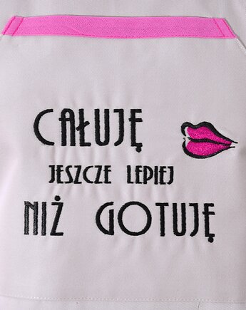 Fartuch Kuchenny bawełniany beżowy haftowany Całuję jeszcze lepiej PREZENT, Wyszywane