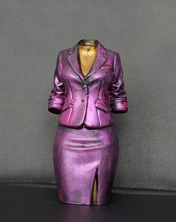 Rzeźba kobieta w fioletowym kostiumie wys. 12 cm, JBJart Justyna Jaszke