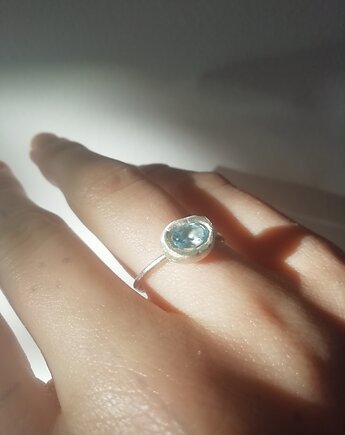 Pierścionek Okazała błękitna cyrkonia, Atelier Cykada