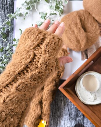 Wełniane mitenki z alpaki z warkoczami LULLABY toffi, sploteka