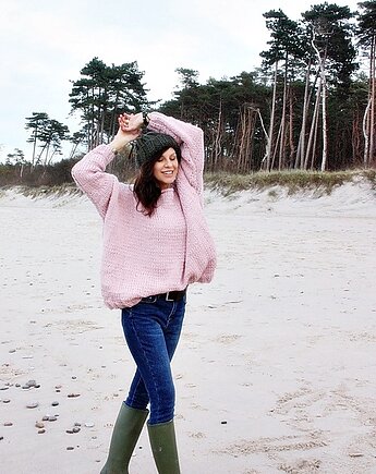 Sweter handmade oversize  z wełną  pudrowy róż, Mademoiselle Patrini